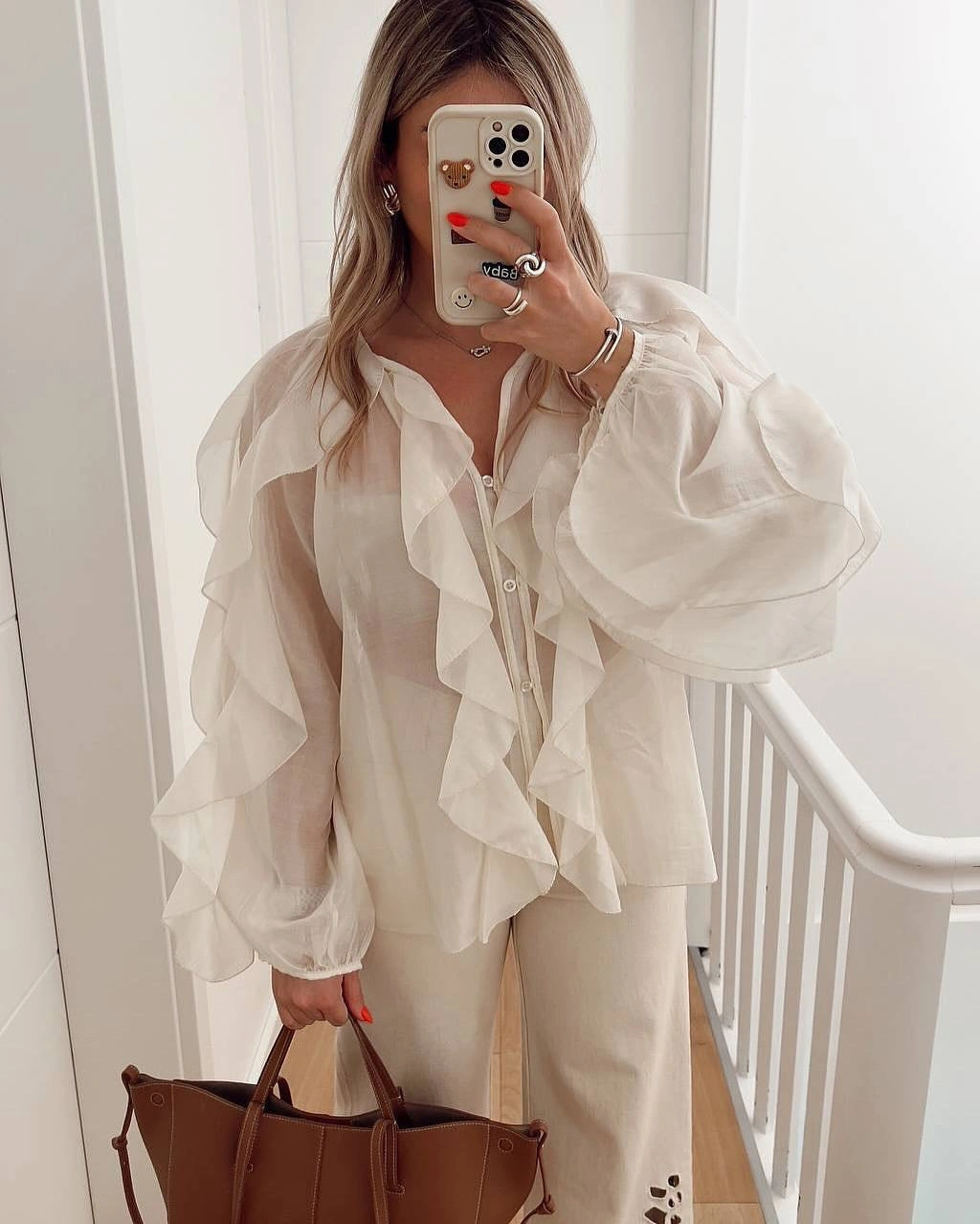 Blusa em Chiffon com Babados Off White