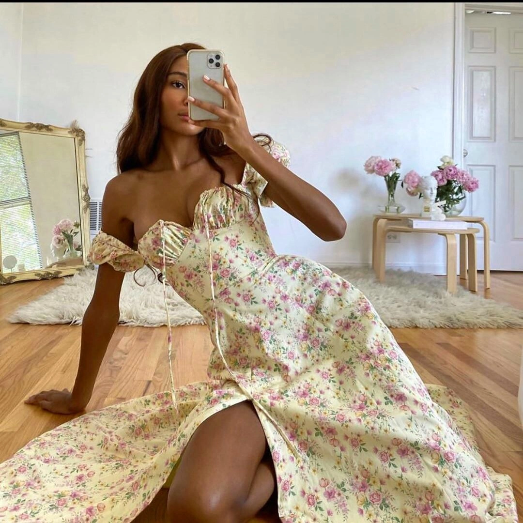 Vestido Floral Midi Romance Decotado Manga Curta