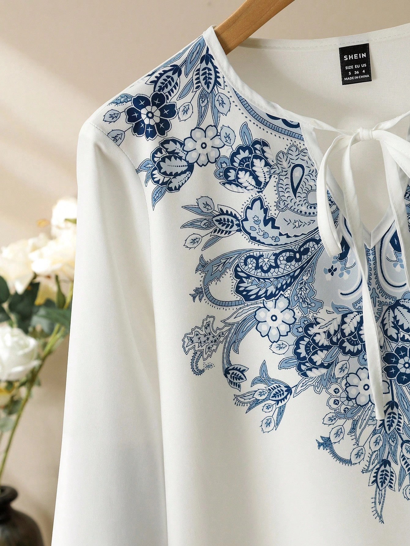 Blusa Floral Azul com Amarração