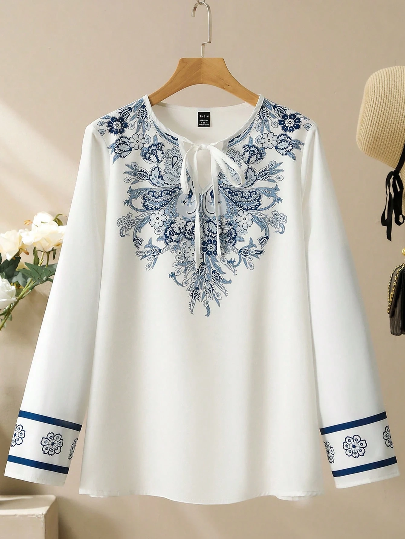 Blusa Floral Azul com Amarração