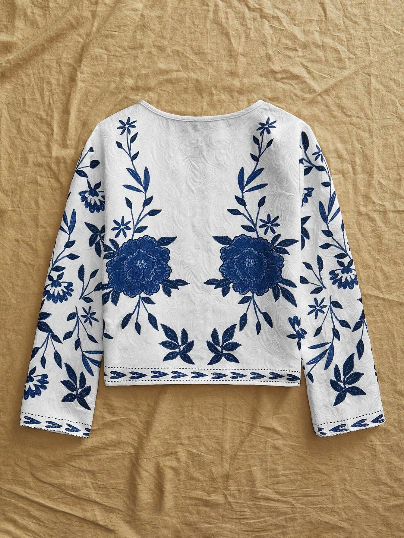 Jaqueta Boho com Bordado Floral