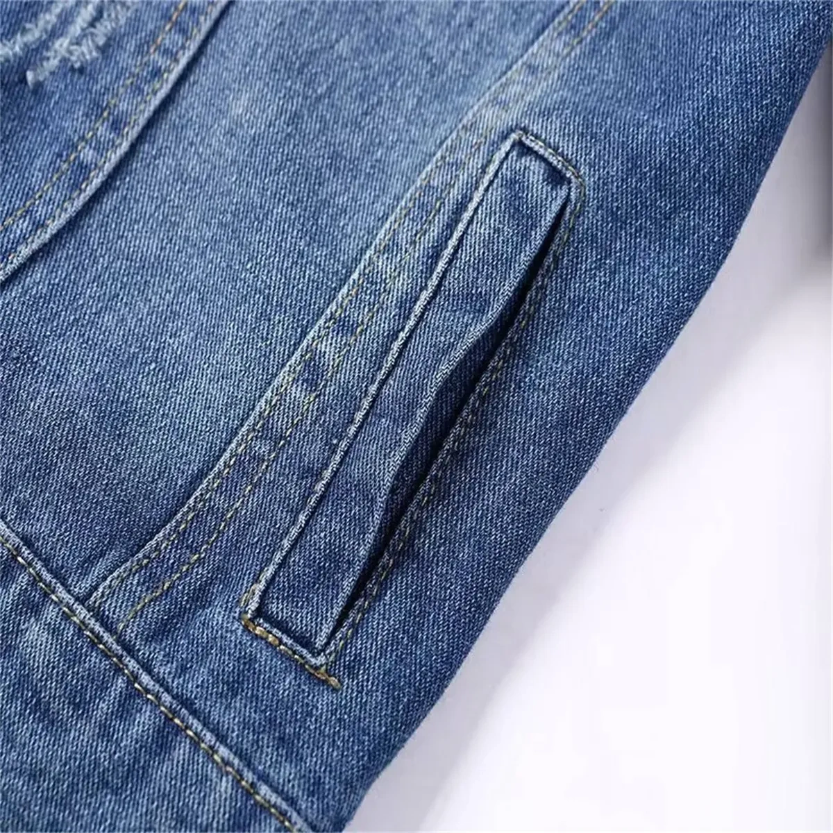 Jaqueta Jeans Gola Redonda com Botões