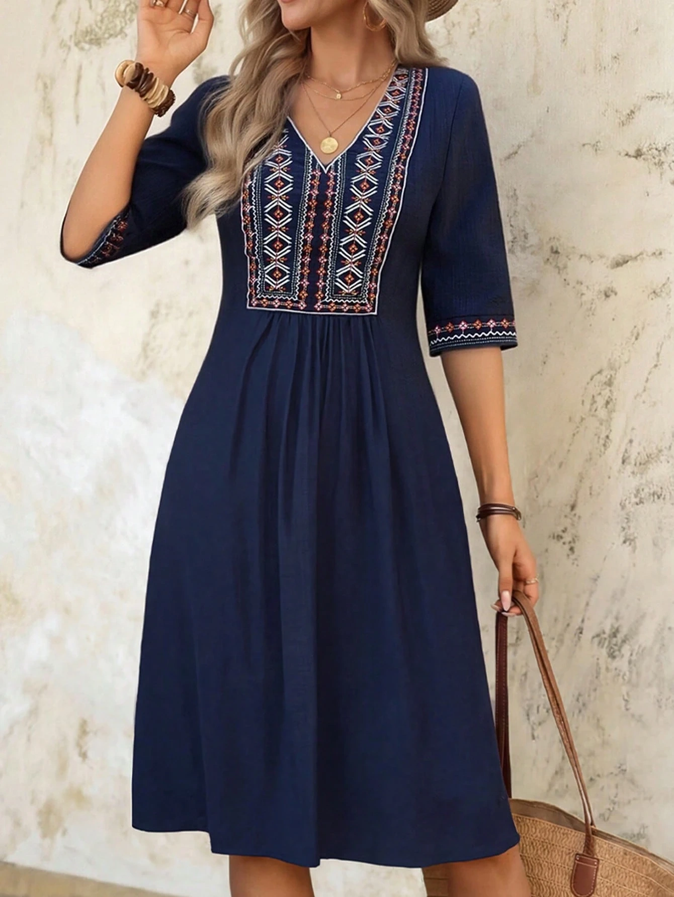 Vestido Midi Boho com Bordado Étnico