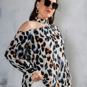 blusa-gola-recortes-plus-size-3