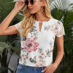 Blusa Floral com Detalhes