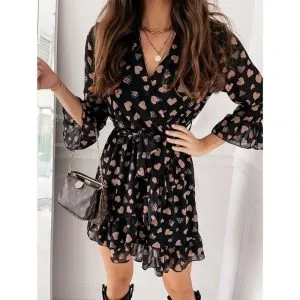 Vestido Curto Estampa Corações com Babados