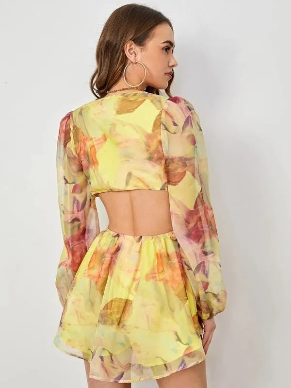 Vestido Curto Recortes Gola V - Imagem 16