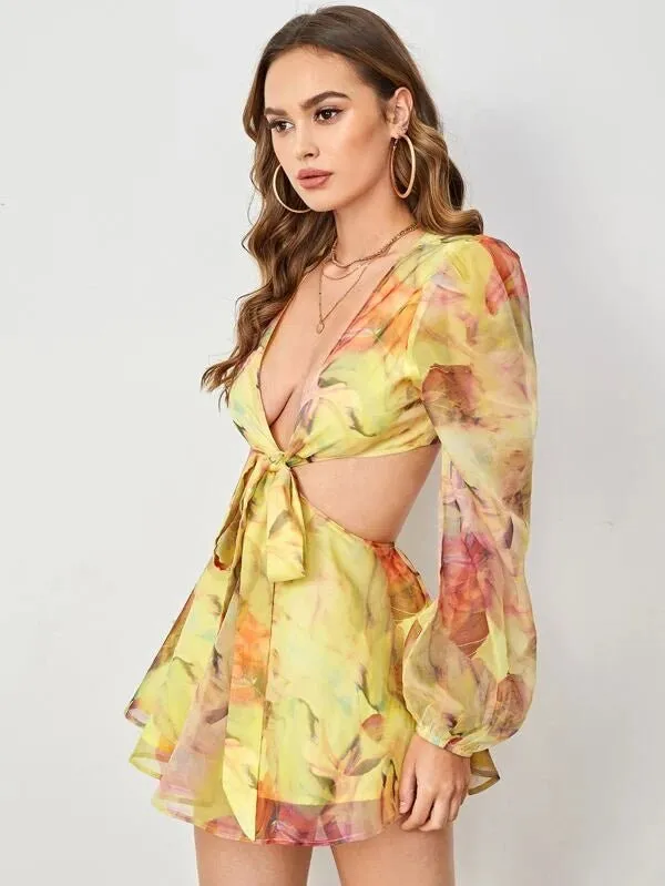 Vestido Curto Recortes Gola V - Imagem 13