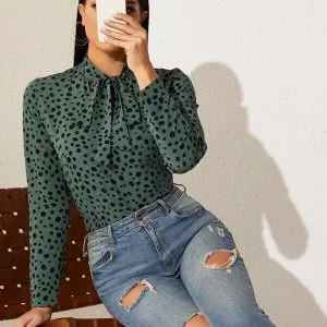 Blusa Elegante Gola Gravata