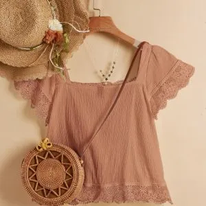 Blusa Com Detalhes Gola Quadrada