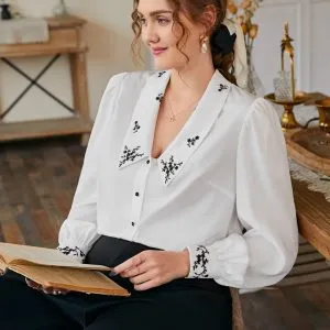 Blusa Plus Size com Bordado