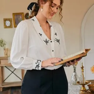 Blusa Plus Size com Bordado