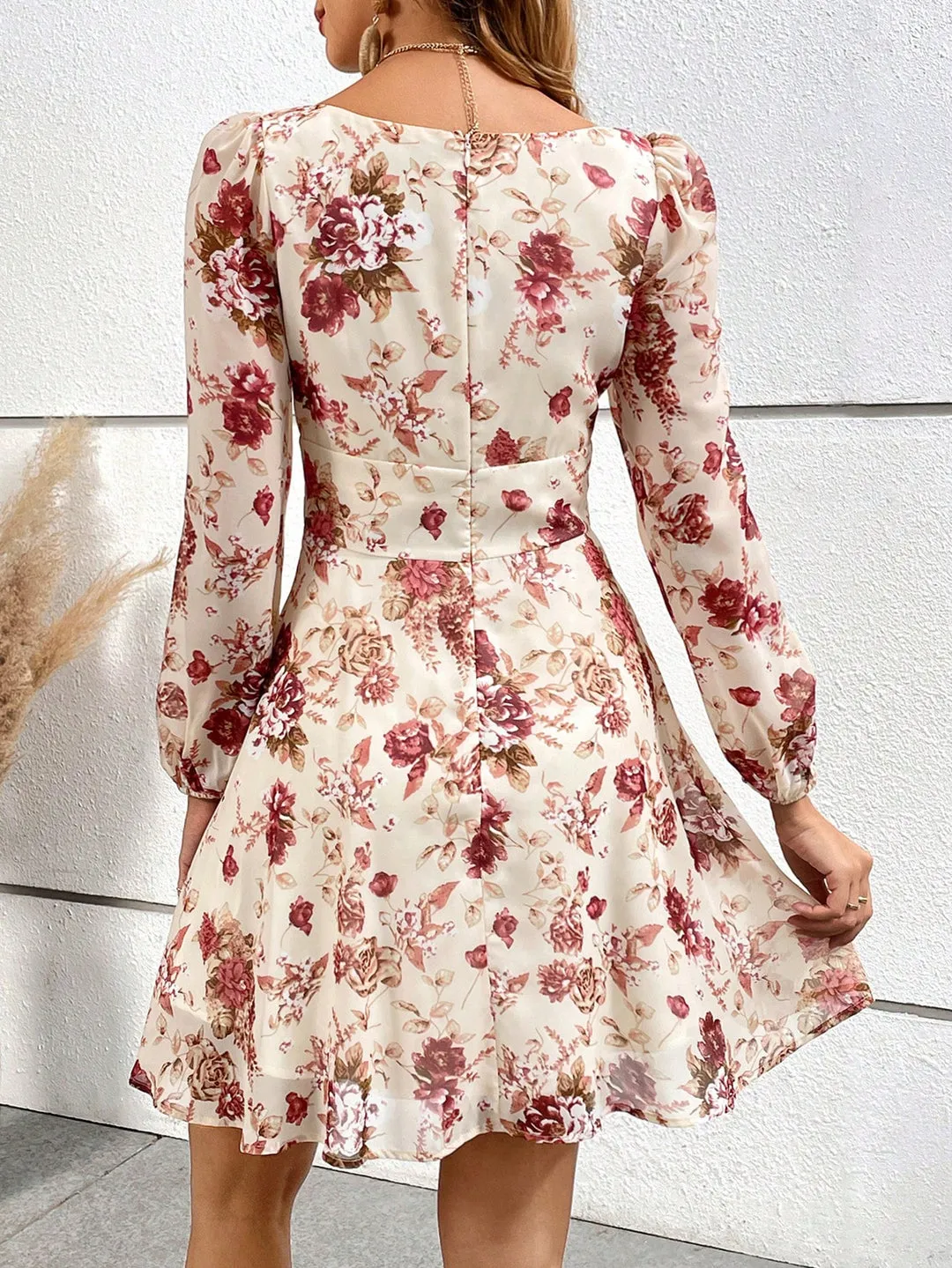 Vestido Curto Floral Acinturado - Imagem 2